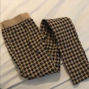 Skinny Tees leggings, one size.